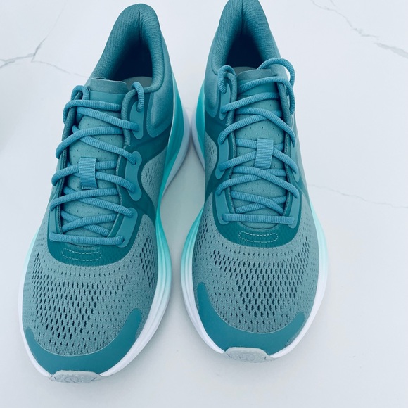 Size 9 Women’s Lululemon Bliss Feel Runners NEW, $180 (retail $198 plus tax) - Picture 4 of 6